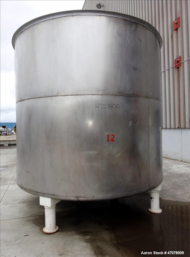 Used Tank, Approximate 6,000 Gallon, 304 Stainless Steel, Vertical.