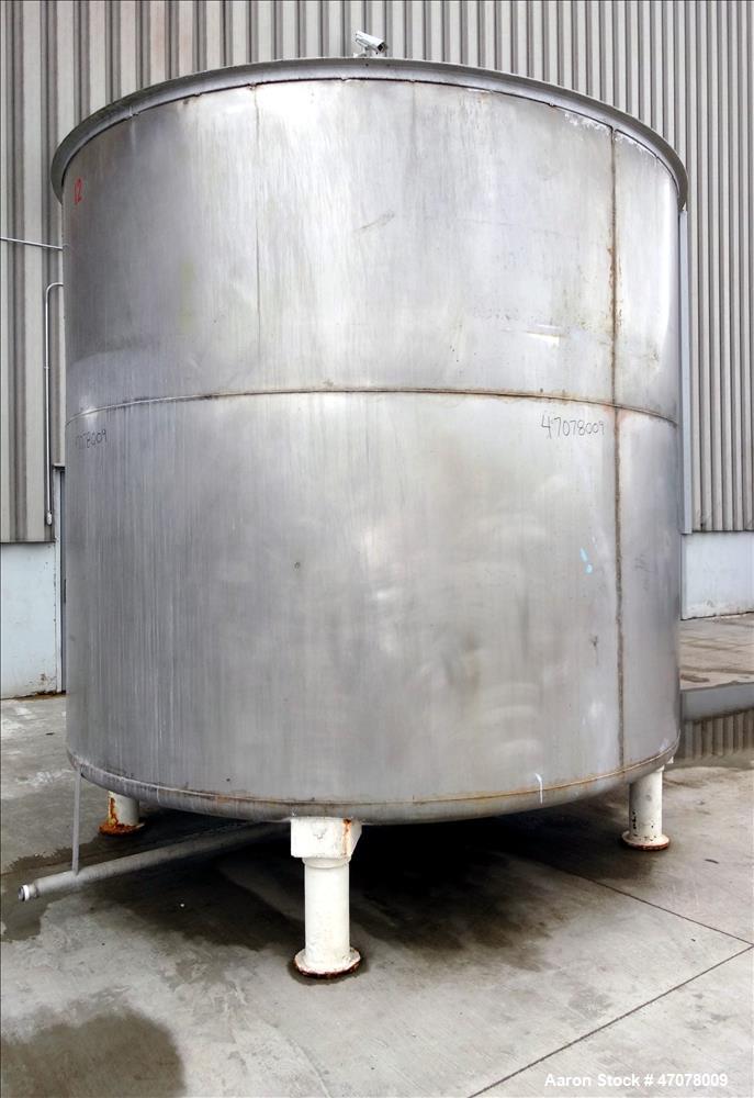 Used Tank, Approximate 6,000 Gallon, 304 Stainless Steel, Vertical.