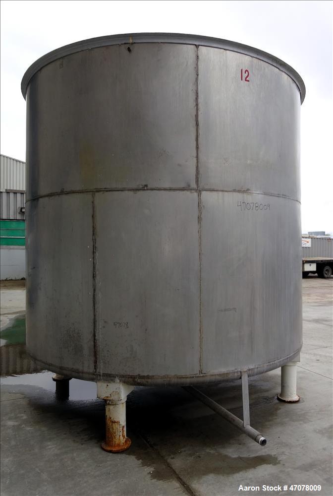 Used Tank, Approximate 6,000 Gallon, 304 Stainless Steel, Vertical.