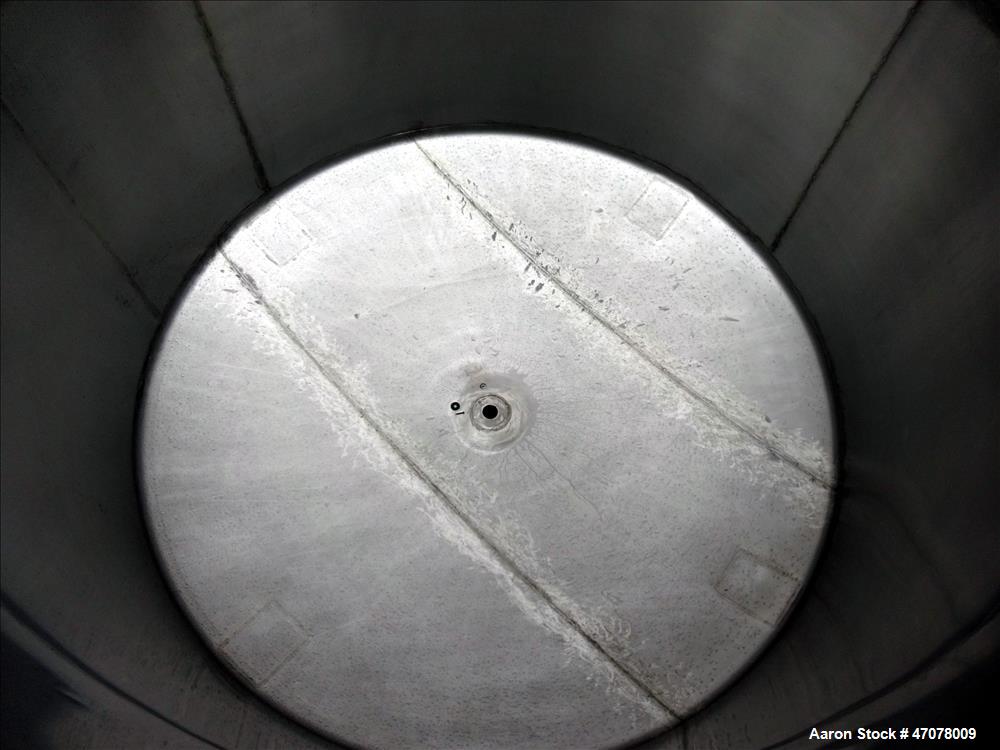 Used Tank, Approximate 6,000 Gallon, 304 Stainless Steel, Vertical.