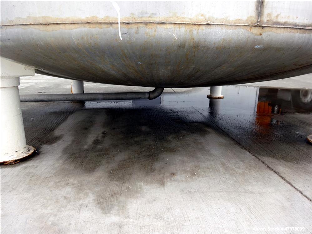 Used Tank, Approximate 6,000 Gallon, 304 Stainless Steel, Vertical.