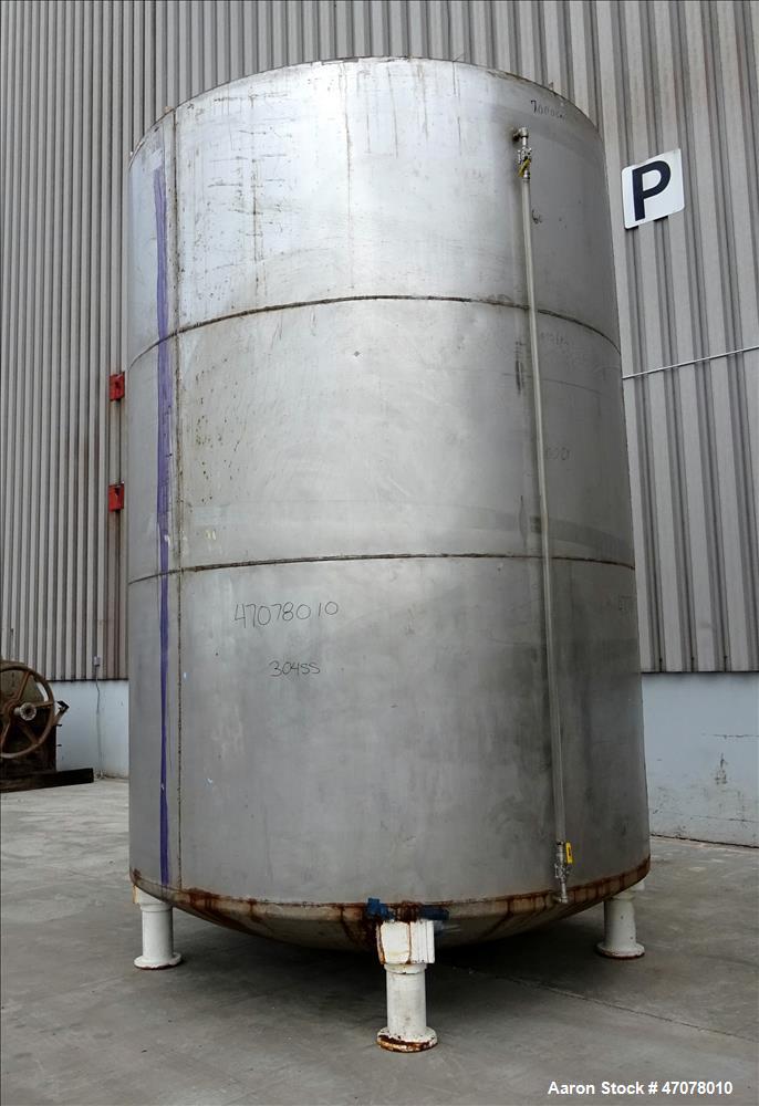 Used Tank, Approximate 6,500 Gallon, 304 Stainless Steel, Vertical.