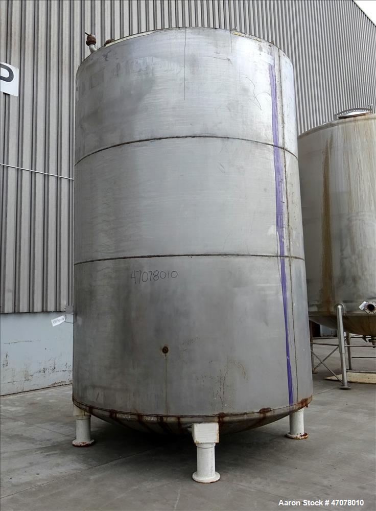 Used Tank, Approximate 6,500 Gallon, 304 Stainless Steel, Vertical.
