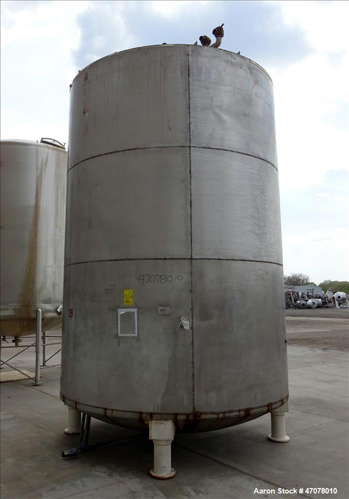 Used Tank, Approximate 6,500 Gallon, 304 Stainless Steel, Vertical.