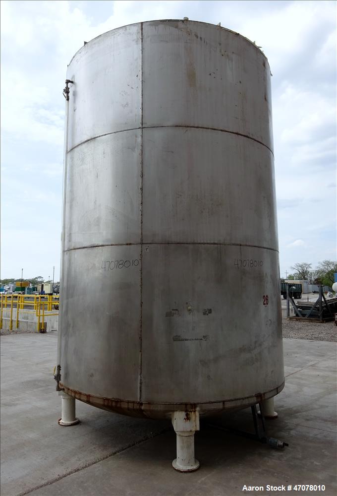 Used Tank, Approximate 6,500 Gallon, 304 Stainless Steel, Vertical.
