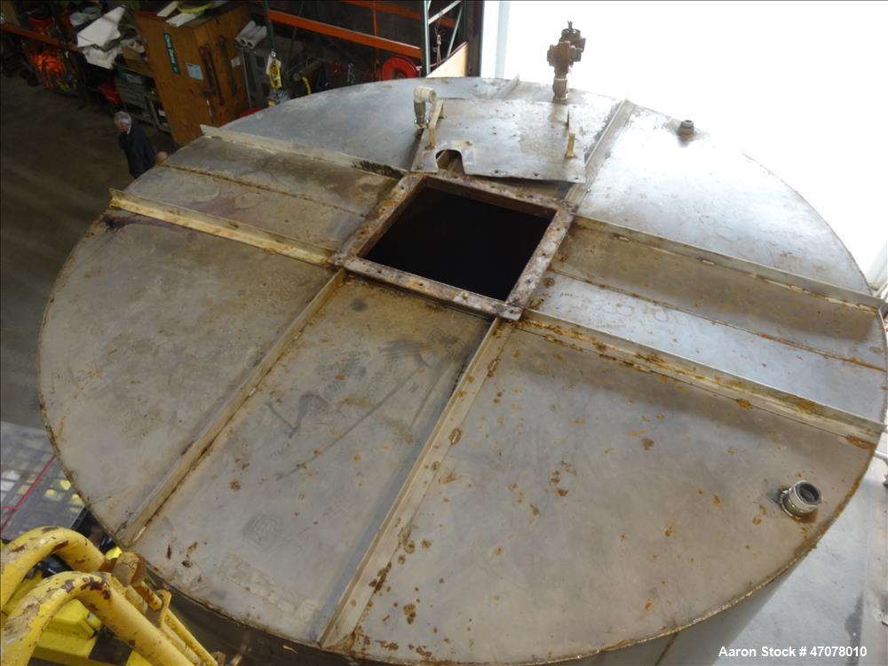 Used Tank, Approximate 6,500 Gallon, 304 Stainless Steel, Vertical.