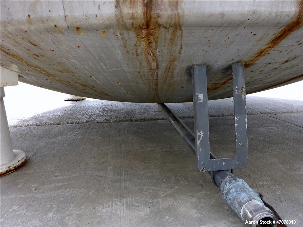 Used Tank, Approximate 6,500 Gallon, 304 Stainless Steel, Vertical.