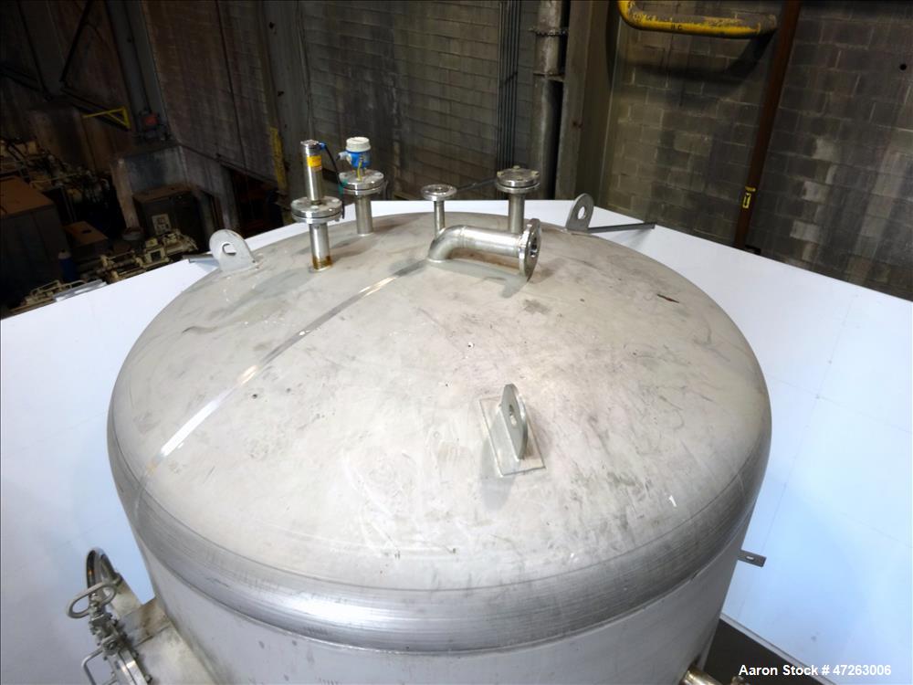 Used 6,000 Gallon Vertical Tank