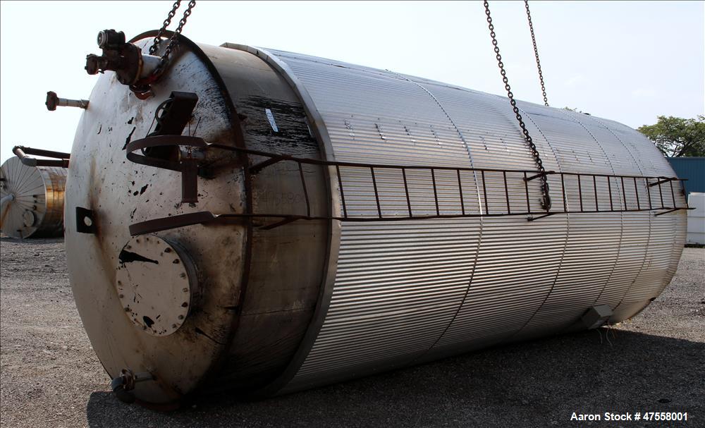 Used Insulated Tank, Approximate 10,000 Gallon, 304 Stainless Steel, Vertical.