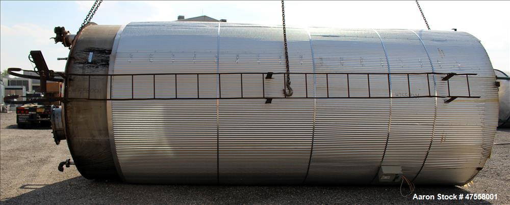 Used Insulated Tank, Approximate 10,000 Gallon, 304 Stainless Steel, Vertical.