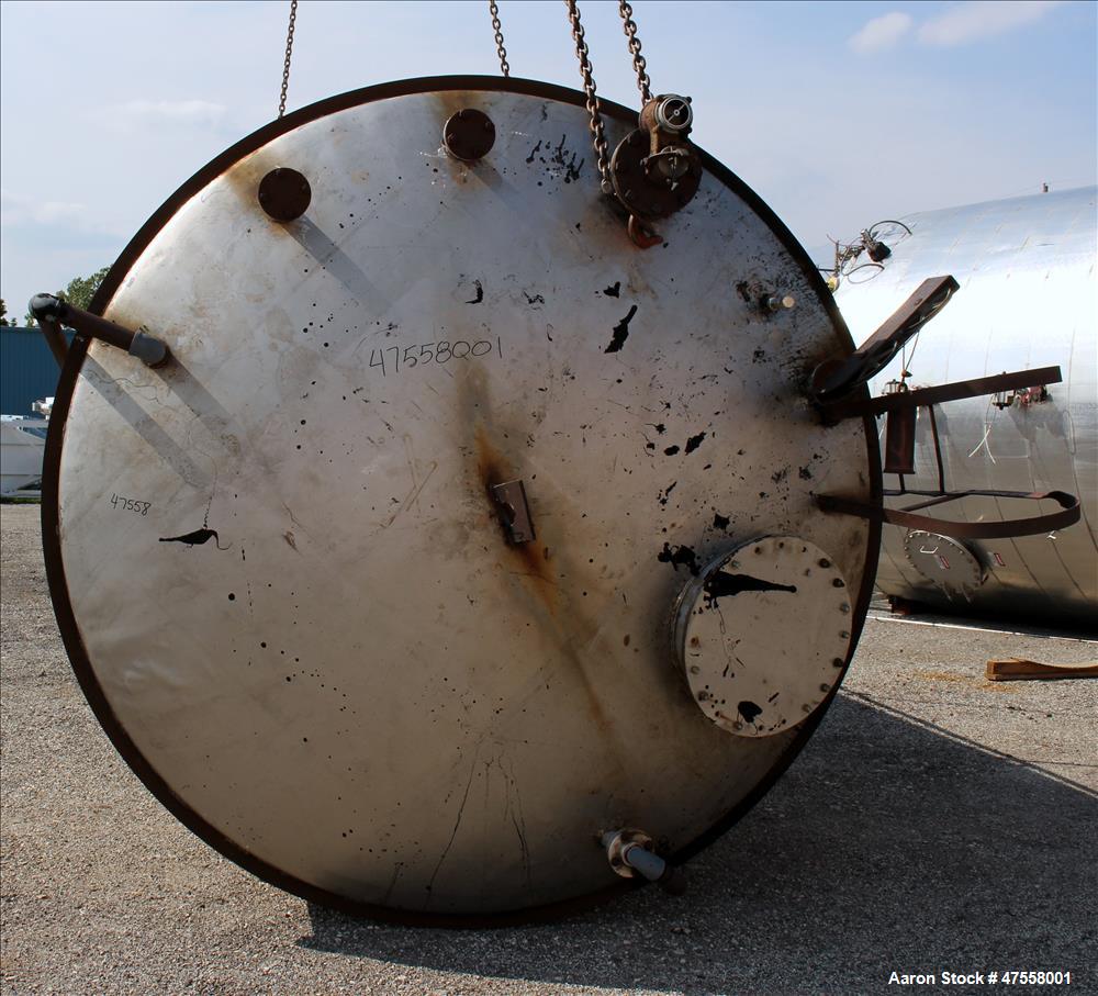 Used Insulated Tank, Approximate 10,000 Gallon, 304 Stainless Steel, Vertical.