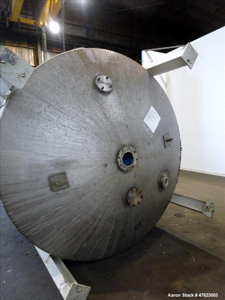 Used Tank, 5,500 Gallon, 304 Stainless Steel, Vertical.
