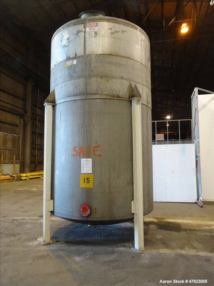 Used Tank, Approximate 5,5000 Gallon, 304 Stainless Steel, Vertical.