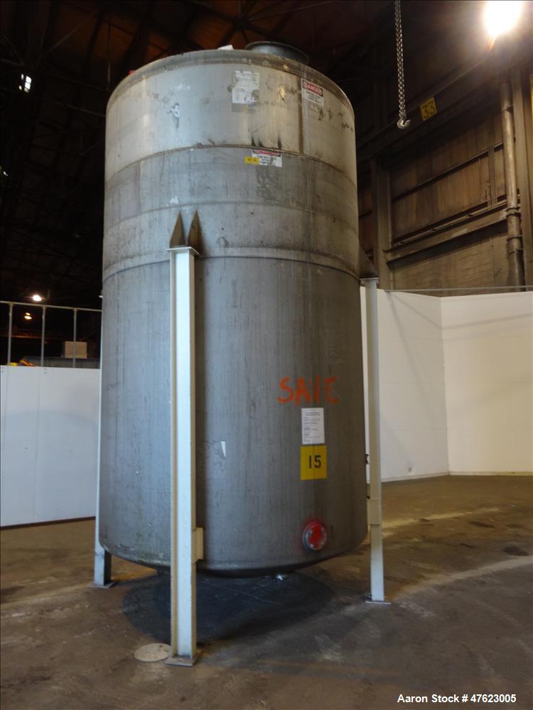 Used Tank, Approximate 5,5000 Gallon, 304 Stainless Steel, Vertical.