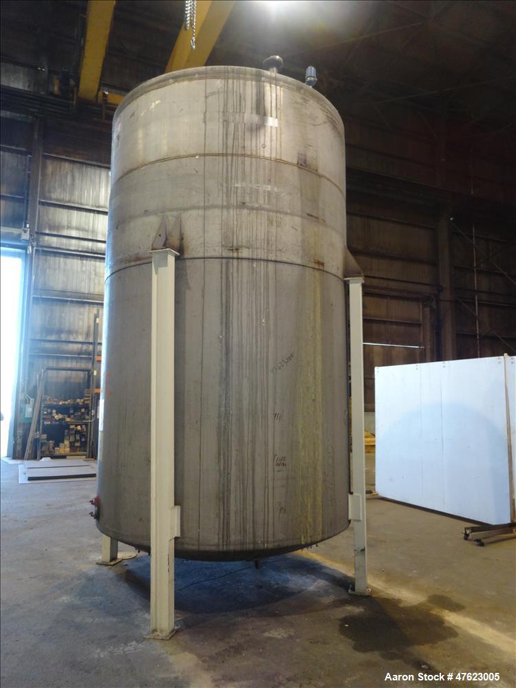 Used Tank, Approximate 5,5000 Gallon, 304 Stainless Steel, Vertical.