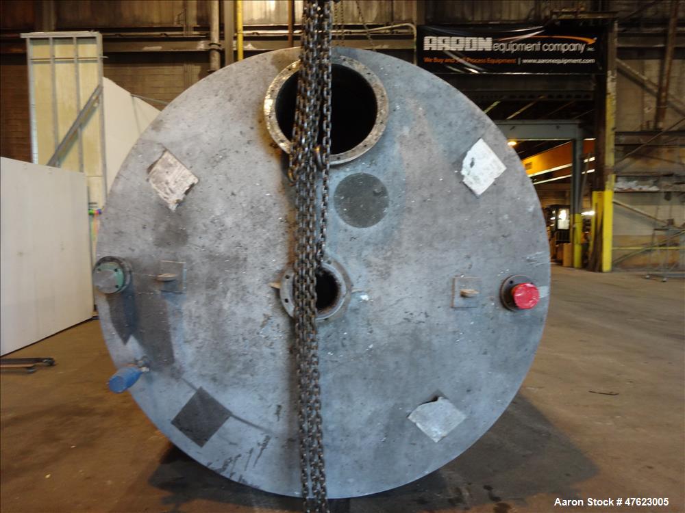 Used Tank, Approximate 5,5000 Gallon, 304 Stainless Steel, Vertical.