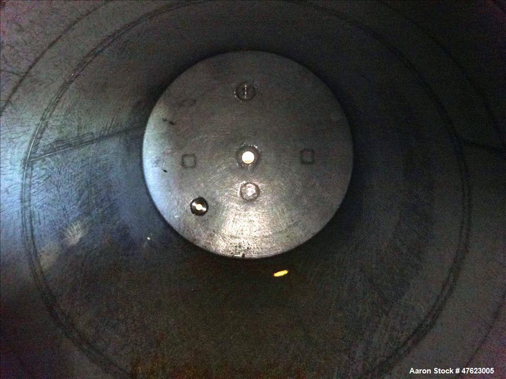 Used Tank, Approximate 5,5000 Gallon, 304 Stainless Steel, Vertical.