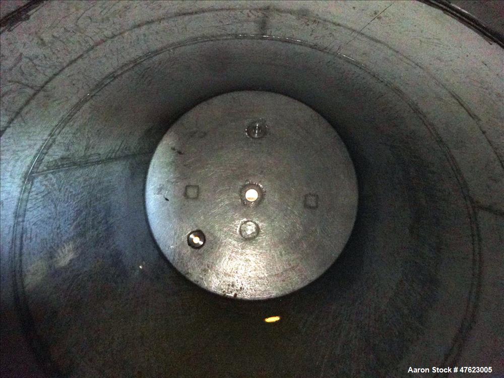Used Tank, Approximate 5,5000 Gallon, 304 Stainless Steel, Vertical.