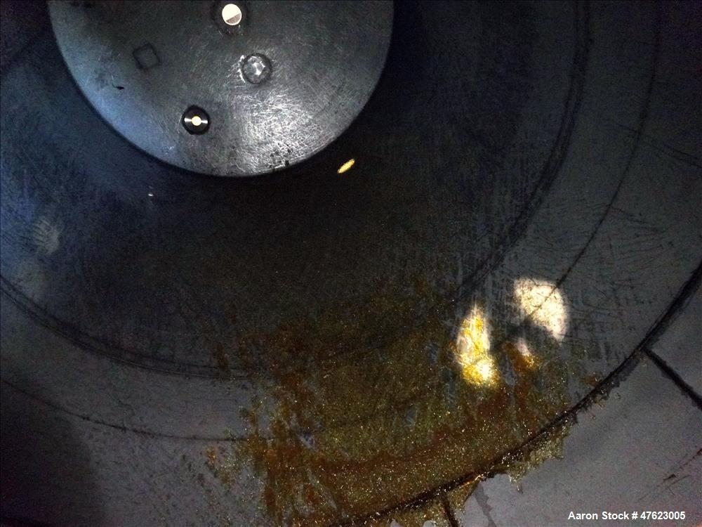 Used Tank, Approximate 5,5000 Gallon, 304 Stainless Steel, Vertical.