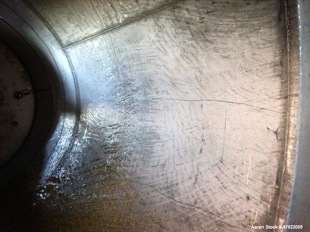 Used Tank, Approximate 5,5000 Gallon, 304 Stainless Steel, Vertical.