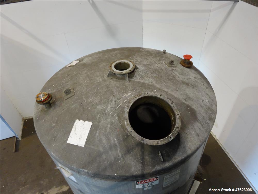 Used Tank, Approximate 5,5000 Gallon, 304 Stainless Steel, Vertical