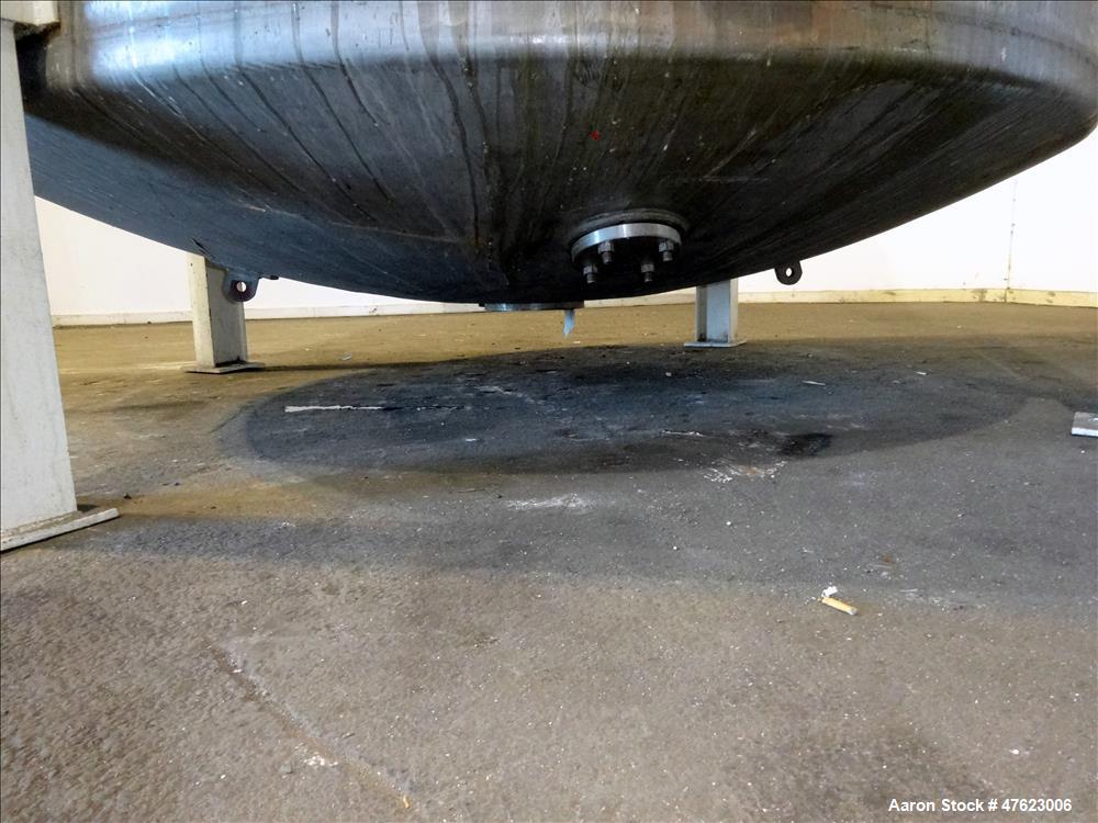 Used Tank, Approximate 5,5000 Gallon, 304 Stainless Steel, Vertical