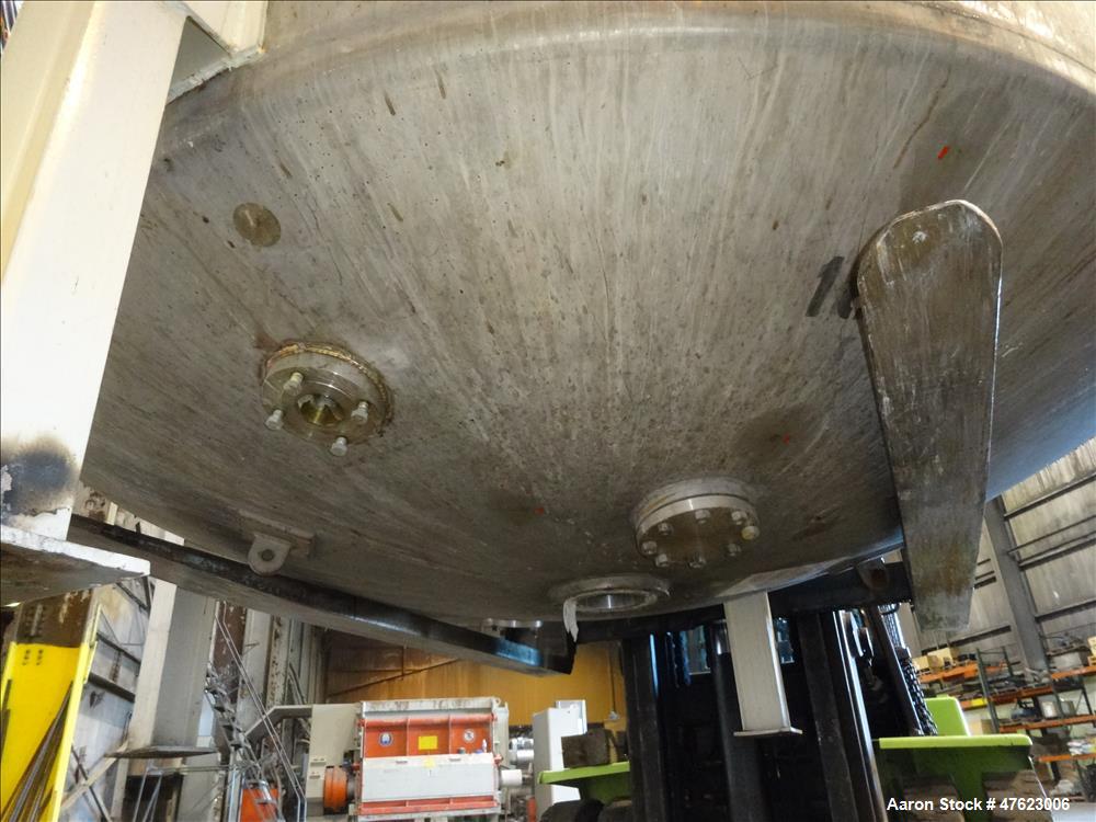 Used Tank, Approximate 5,5000 Gallon, 304 Stainless Steel, Vertical