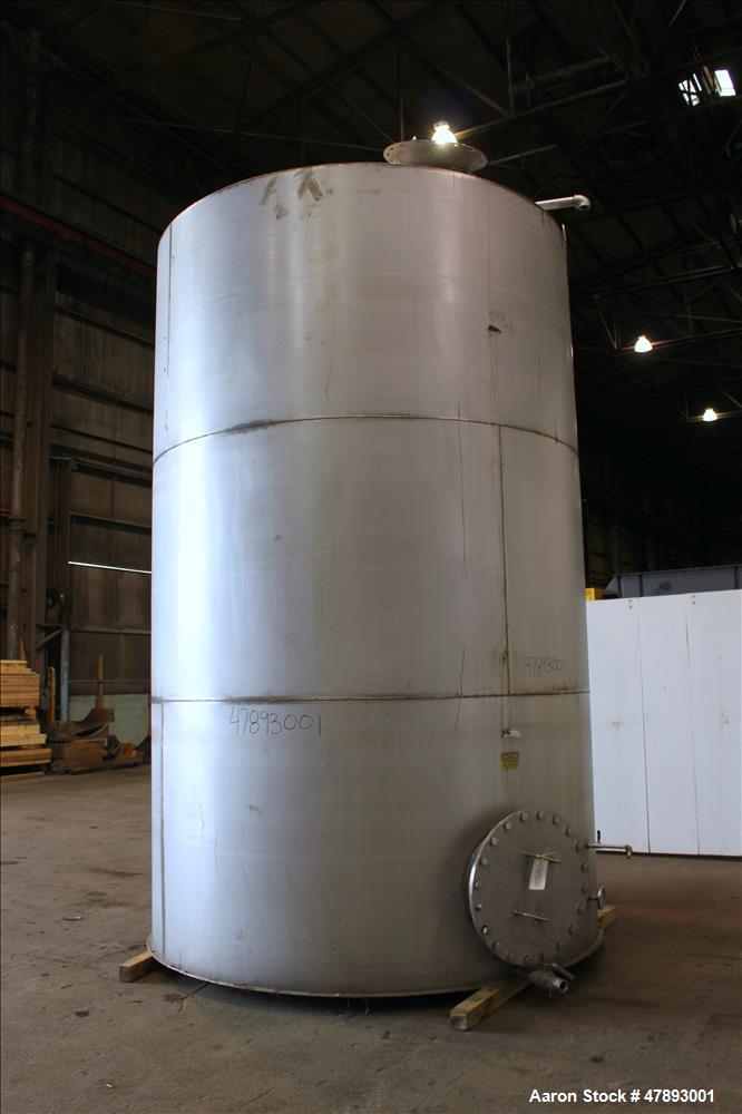 Used Tank, Approximate 8,000 Gallon, 304 Stainless Steel, Vertical.
