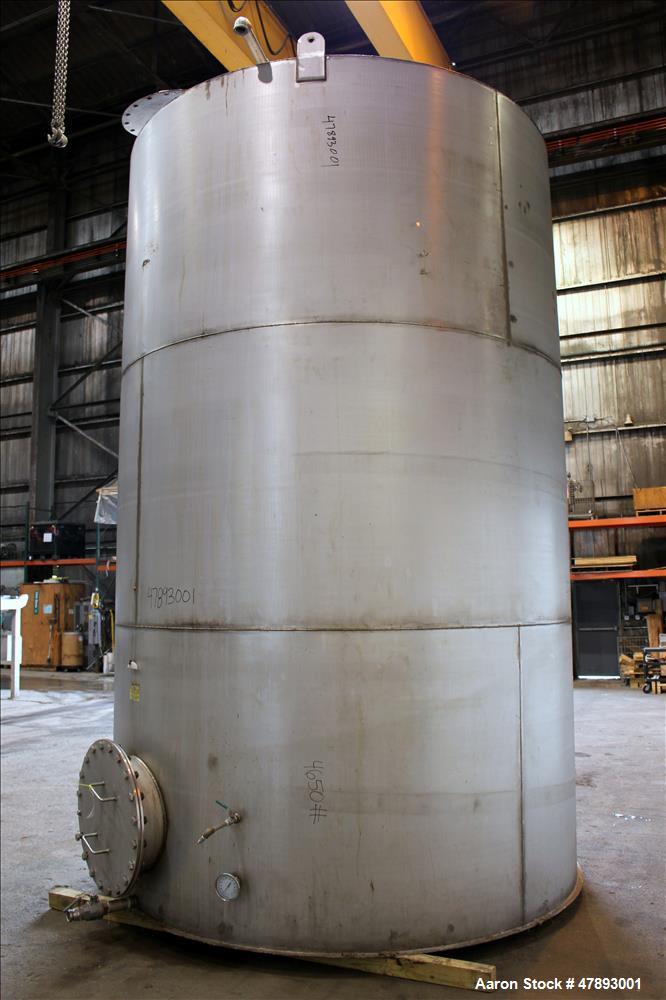 Used Tank, Approximate 8,000 Gallon, 304 Stainless Steel, Vertical.