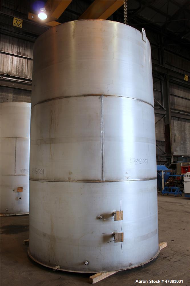 Used Tank, Approximate 8,000 Gallon, 304 Stainless Steel, Vertical.