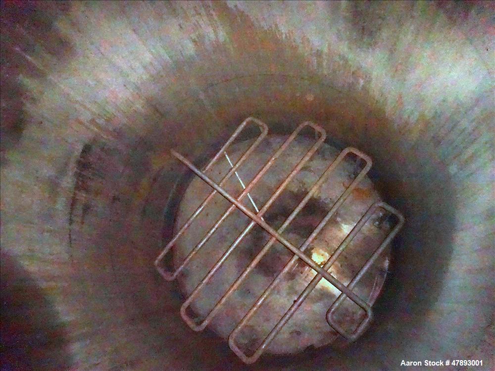 Used Tank, Approximate 8,000 Gallon, 304 Stainless Steel, Vertical.