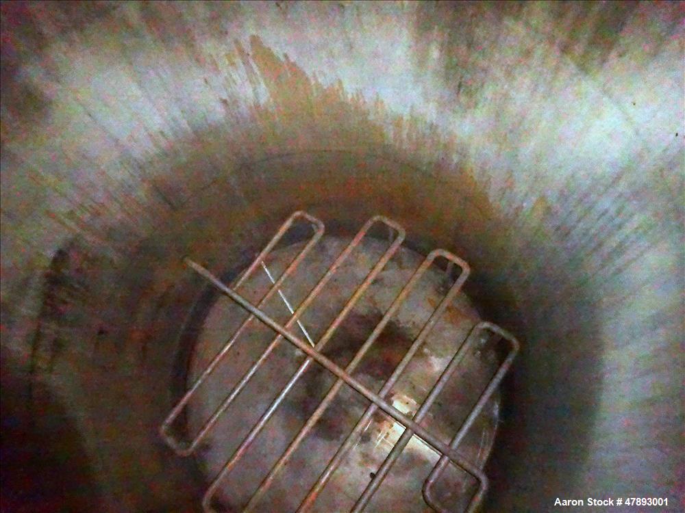 Used Tank, Approximate 8,000 Gallon, 304 Stainless Steel, Vertical.