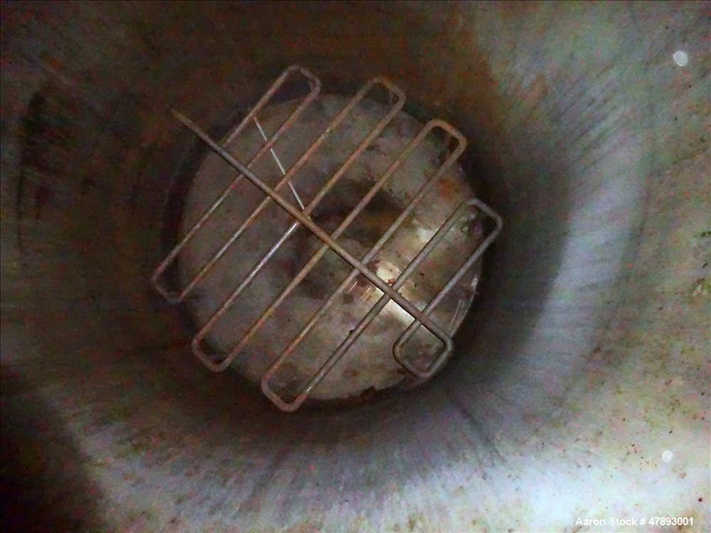 Used Tank, Approximate 8,000 Gallon, 304 Stainless Steel, Vertical.