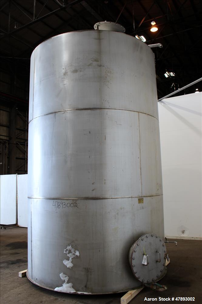 Used Tank, Approximate 8,000 Gallon, 304 Stainless Steel, Vertical.