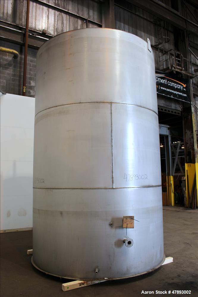Used Tank, Approximate 8,000 Gallon, 304 Stainless Steel, Vertical.