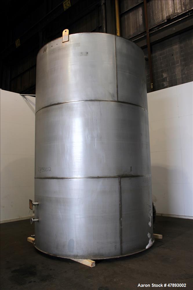 Used Tank, Approximate 8,000 Gallon, 304 Stainless Steel, Vertical.