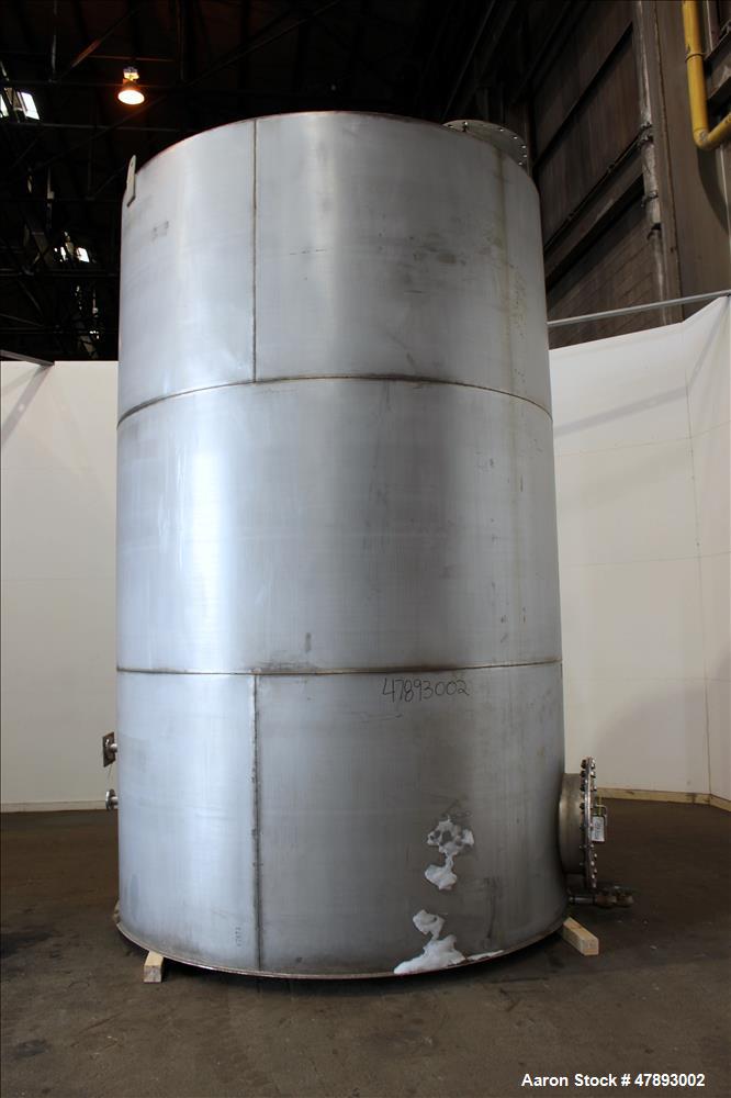 Used Tank, Approximate 8,000 Gallon, 304 Stainless Steel, Vertical.