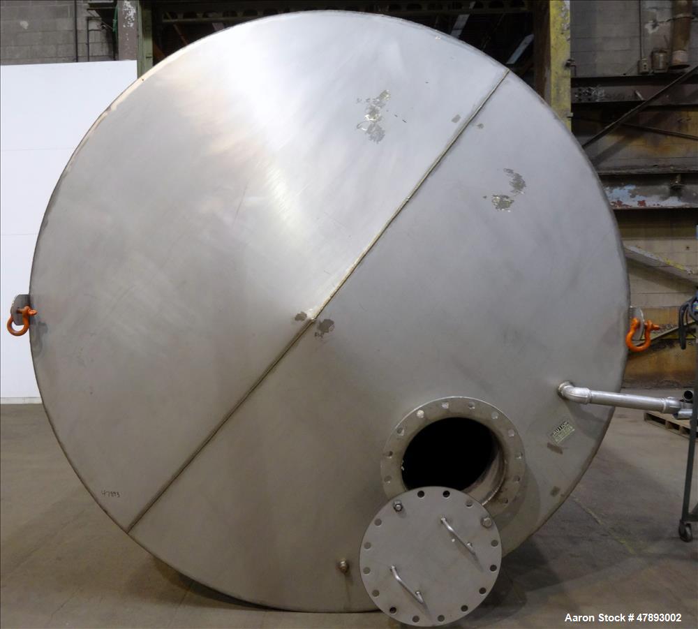 Used Tank, Approximate 8,000 Gallon, 304 Stainless Steel, Vertical.