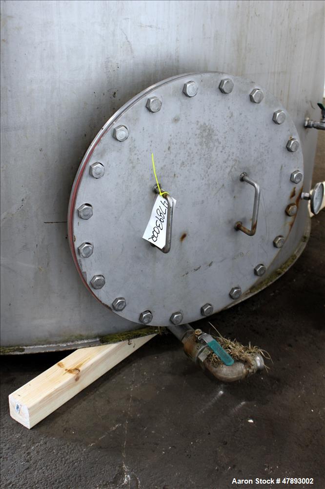 Used Tank, Approximate 8,000 Gallon, 304 Stainless Steel, Vertical.