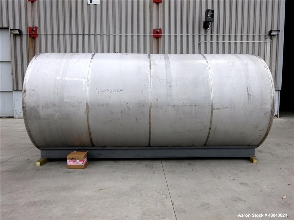 Used Tank, Approximate 5000 Gallon, Stainless Steel, Horizontal.