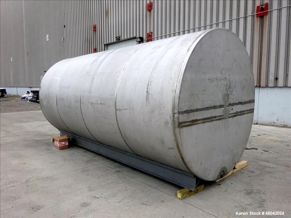 Used Tank, Approximate 5000 Gallon, Stainless Steel, Horizontal.