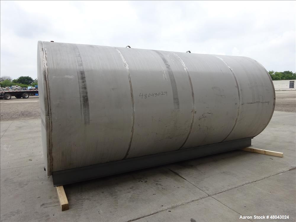 Used Tank, Approximate 5000 Gallon, Stainless Steel, Horizontal.