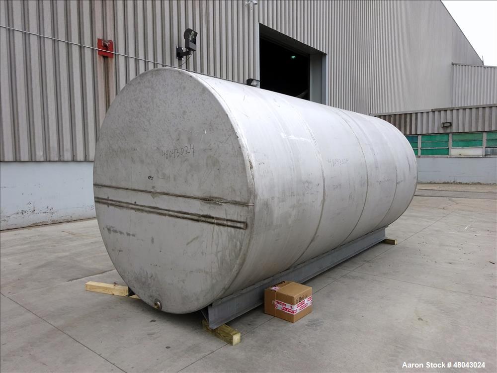 Used Tank, Approximate 5000 Gallon, Stainless Steel, Horizontal.