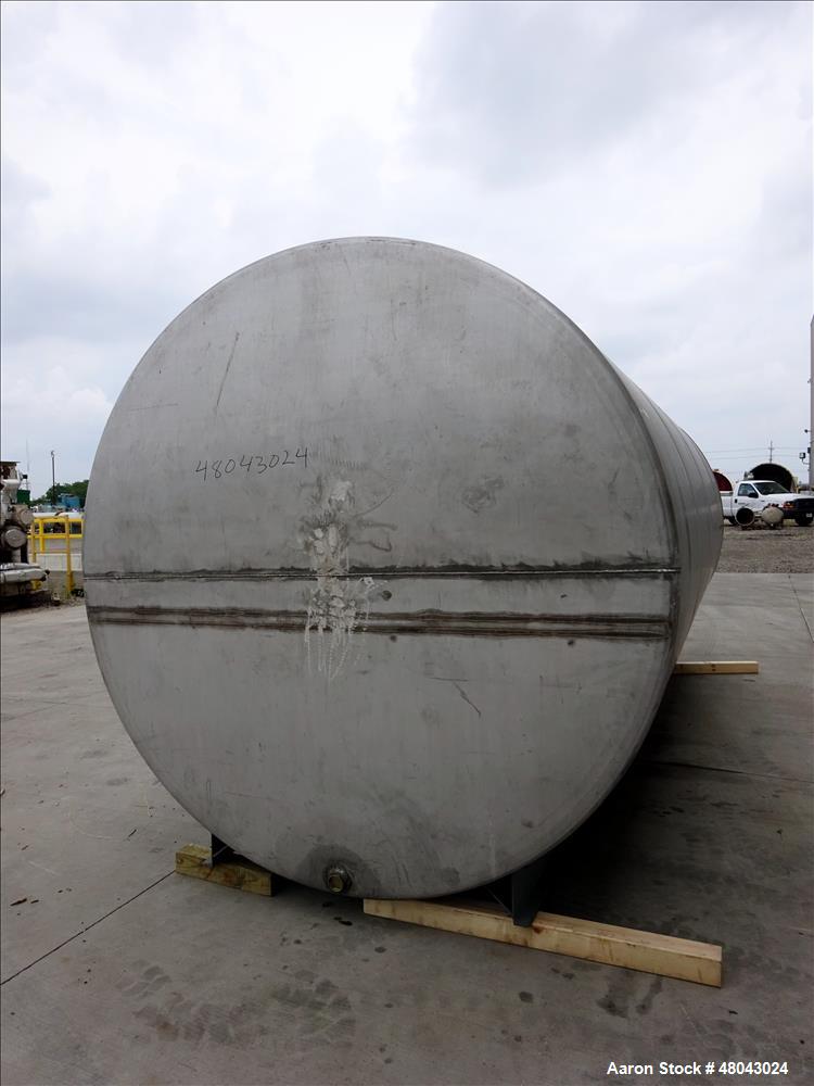 Used Tank, Approximate 5000 Gallon, Stainless Steel, Horizontal.