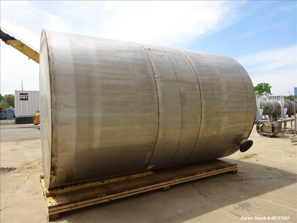 Used Tank, 6,000 Gallon, 304 Stainless steel, Vertical.