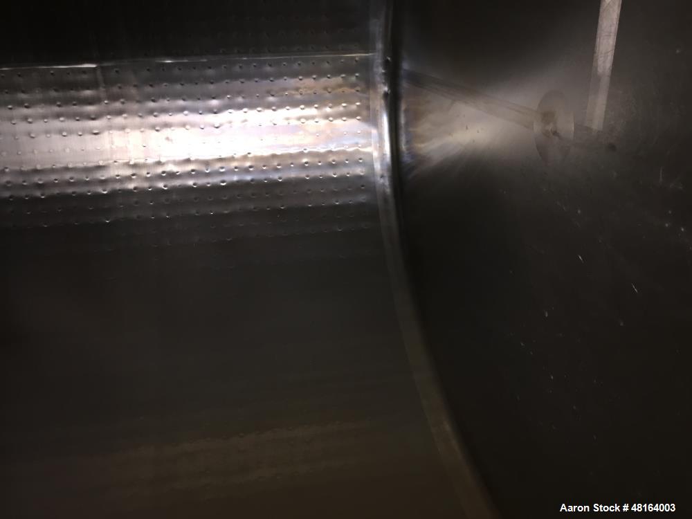 Used DCI Diary Tank, 6,000 Gallon, Stainless steel, Vertical.