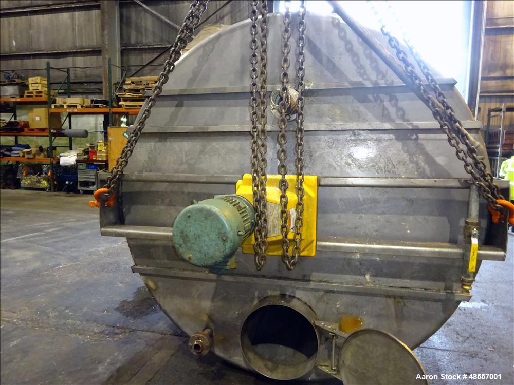 Used Tank, Approximately 5,000 Gallon, 304 Stainless Steel, Vertical.