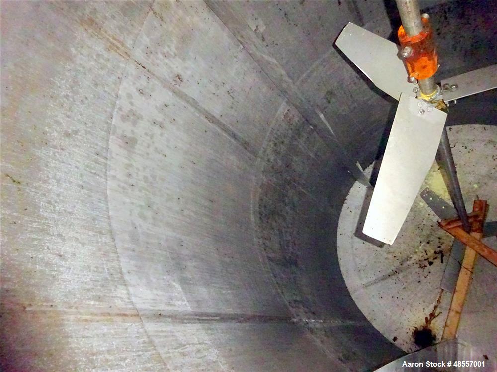 Used Tank, Approximately 5,000 Gallon, 304 Stainless Steel, Vertical.