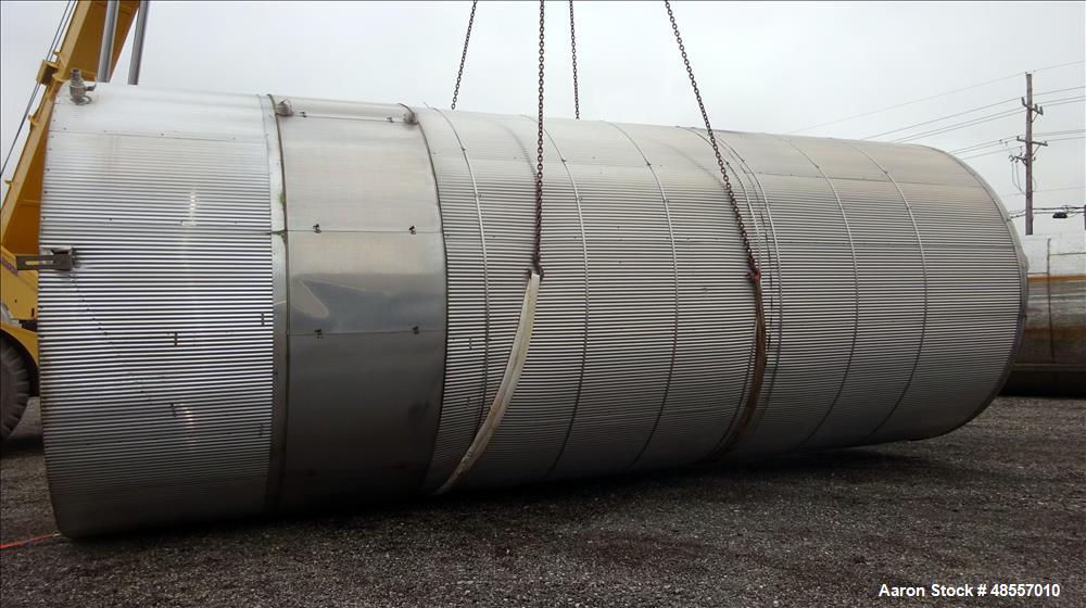 Used Tank, Approximately 25,000 Gallon, 304 Stainless Steel, Vertical.