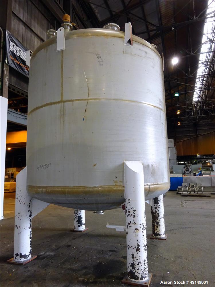 Used Tank, Approximate 7,000 Gallon, 304 Stainless Steel, Vertical. Approximate